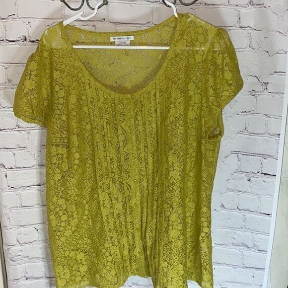 Van Heusen Tops   - Picture 1 of 3